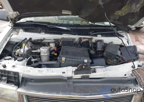 1998 GMC Safari Yf7 Upfitter Package z USA, uszkodzony, nr VIN 1GDDM19W1WB517965